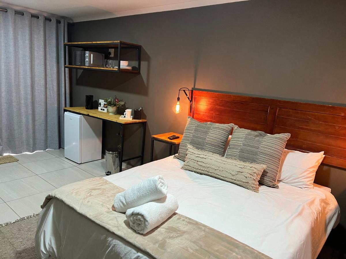 Royal Tree Guest House Почефструм Екстер'єр фото