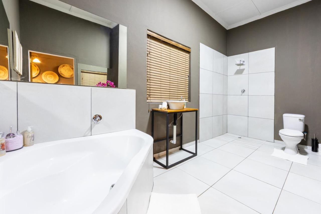 Royal Tree Guest House Почефструм Екстер'єр фото